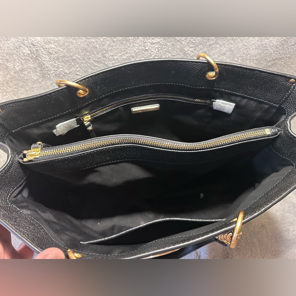Tory Burch Everly Pebbled Leather Tote w/ Gold Hardware NWOT - Picture 10 of 16